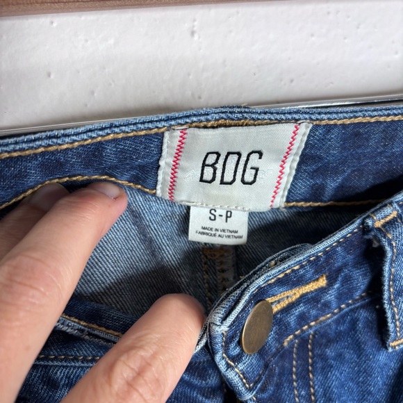 BDG Theo Denim A-Line Midi Skirt Raw Hem Size Small EUC - Picture 6 of 10